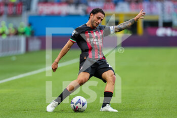 2022-08-13 - Davide Calabria of AC Milan in action during the Serie A 2022/23 football match between AC Milan and Udinese Calcio at Giuseppe Meazza Stadium, Milan, Italy on August 13, 2022 - AC MILAN VS UDINESE CALCIO - ITALIAN SERIE A - SOCCER