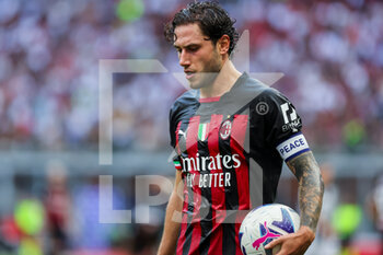 2022-08-13 - Davide Calabria of AC Milan looks on during the Serie A 2022/23 football match between AC Milan and Udinese Calcio at Giuseppe Meazza Stadium, Milan, Italy on August 13, 2022 - AC MILAN VS UDINESE CALCIO - ITALIAN SERIE A - SOCCER