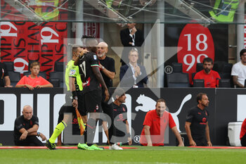 2022-08-13 - Stefano Pioli Head Coach of AC Milan talks to Rafael Leao of AC Milan during the Serie A 2022/23 football match between AC Milan and Udinese Calcio at Giuseppe Meazza Stadium, Milan, Italy on August 13, 2022 - AC MILAN VS UDINESE CALCIO - ITALIAN SERIE A - SOCCER