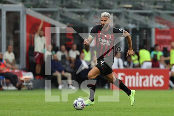 2022-08-13 - Olivier Giroud of AC Milan in action during the Serie A 2022/23 football match between AC Milan and Udinese Calcio at Giuseppe Meazza Stadium, Milan, Italy on August 13, 2022 - AC MILAN VS UDINESE CALCIO - ITALIAN SERIE A - SOCCER