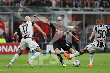 2022-08-13 - Olivier Giroud of AC Milan in action during the Serie A 2022/23 football match between AC Milan and Udinese Calcio at Giuseppe Meazza Stadium, Milan, Italy on August 13, 2022 - AC MILAN VS UDINESE CALCIO - ITALIAN SERIE A - SOCCER