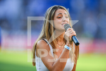 2022-08-13 - Armanda De Scalzi, daughter of Vittorio De Scalzi, sang before the game, Letter from Amsterdam, official anthem of UC Sampdoria, written by her father Vittorio, recently deceased - UC SAMPDORIA VS ATALANTA BC - ITALIAN SERIE A - SOCCER