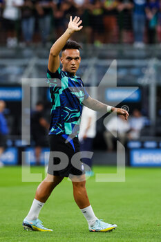 2022-08-20 - Lautaro Martinez of FC Internazionale greets the fans during the Serie A 2022/23 football match between FC Internazionale and Spezia Calcio at Giuseppe Meazza Stadium, Milan, Italy on August 20, 2022 - INTER - FC INTERNAZIONALE VS SPEZIA CALCIO - ITALIAN SERIE A - SOCCER