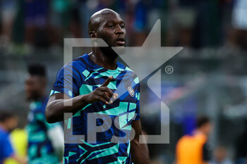 2022-08-20 - Romelu Lukaku of FC Internazionale warms up during the Serie A 2022/23 football match between FC Internazionale and Spezia Calcio at Giuseppe Meazza Stadium, Milan, Italy on August 20, 2022 - INTER - FC INTERNAZIONALE VS SPEZIA CALCIO - ITALIAN SERIE A - SOCCER