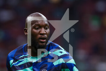 2022-08-20 - Romelu Lukaku of FC Internazionale warms up during the Serie A 2022/23 football match between FC Internazionale and Spezia Calcio at Giuseppe Meazza Stadium, Milan, Italy on August 20, 2022 - INTER - FC INTERNAZIONALE VS SPEZIA CALCIO - ITALIAN SERIE A - SOCCER