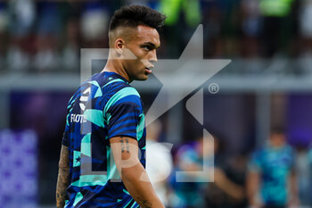 2022-08-20 - Lautaro Martinez of FC Internazionale warms up during the Serie A 2022/23 football match between FC Internazionale and Spezia Calcio at Giuseppe Meazza Stadium, Milan, Italy on August 20, 2022 - INTER - FC INTERNAZIONALE VS SPEZIA CALCIO - ITALIAN SERIE A - SOCCER