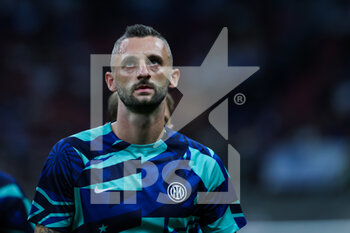 2022-08-20 - Marcelo Brozovic of FC Internazionale looks on during the Serie A 2022/23 football match between FC Internazionale and Spezia Calcio at Giuseppe Meazza Stadium, Milan, Italy on August 20, 2022 - INTER - FC INTERNAZIONALE VS SPEZIA CALCIO - ITALIAN SERIE A - SOCCER