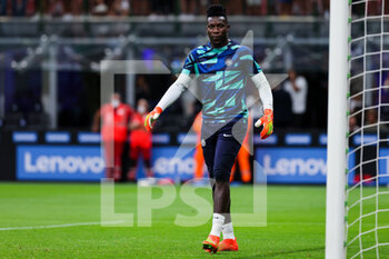2022-08-20 - Andre Onana of FC Internazionale warms up during the Serie A 2022/23 football match between FC Internazionale and Spezia Calcio at Giuseppe Meazza Stadium, Milan, Italy on August 20, 2022 - INTER - FC INTERNAZIONALE VS SPEZIA CALCIO - ITALIAN SERIE A - SOCCER