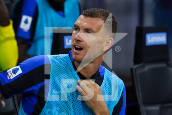 2022-08-20 - Edin Dzeko of FC Internazionale in the bench during the Serie A 2022/23 football match between FC Internazionale and Spezia Calcio at Giuseppe Meazza Stadium, Milan, Italy on August 20, 2022 - INTER - FC INTERNAZIONALE VS SPEZIA CALCIO - ITALIAN SERIE A - SOCCER