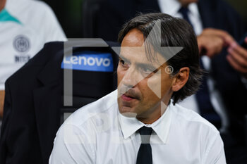 2022-08-20 - Simone Inzaghi Head Coach of FC Internazionale looks on during the Serie A 2022/23 football match between FC Internazionale and Spezia Calcio at Giuseppe Meazza Stadium, Milan, Italy on August 20, 2022 - INTER - FC INTERNAZIONALE VS SPEZIA CALCIO - ITALIAN SERIE A - SOCCER