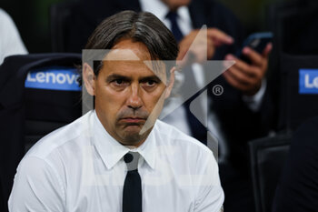 2022-08-20 - Simone Inzaghi Head Coach of FC Internazionale looks on during the Serie A 2022/23 football match between FC Internazionale and Spezia Calcio at Giuseppe Meazza Stadium, Milan, Italy on August 20, 2022 - INTER - FC INTERNAZIONALE VS SPEZIA CALCIO - ITALIAN SERIE A - SOCCER