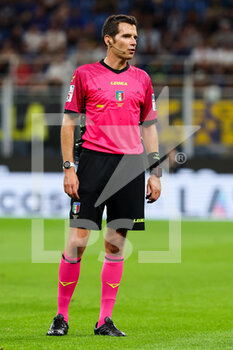 2022-08-20 - Referee Davide Ghersini during the Serie A 2022/23 football match between FC Internazionale and Spezia Calcio at Giuseppe Meazza Stadium, Milan, Italy on August 20, 2022 - INTER - FC INTERNAZIONALE VS SPEZIA CALCIO - ITALIAN SERIE A - SOCCER