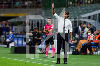 2022-08-20 - Simone Inzaghi Head Coach of FC Internazionale gestures during the Serie A 2022/23 football match between FC Internazionale and Spezia Calcio at Giuseppe Meazza Stadium, Milan, Italy on August 20, 2022 - INTER - FC INTERNAZIONALE VS SPEZIA CALCIO - ITALIAN SERIE A - SOCCER