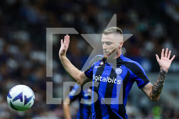 2022-08-20 - Milan Skriniar of FC Internazionale in action during the Serie A 2022/23 football match between FC Internazionale and Spezia Calcio at Giuseppe Meazza Stadium, Milan, Italy on August 20, 2022 - INTER - FC INTERNAZIONALE VS SPEZIA CALCIO - ITALIAN SERIE A - SOCCER