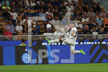 2022-08-20 - Kevin Agudelo of Spezia Calcio in action during the Serie A 2022/23 football match between FC Internazionale and Spezia Calcio at Giuseppe Meazza Stadium, Milan, Italy on August 20, 2022 - INTER - FC INTERNAZIONALE VS SPEZIA CALCIO - ITALIAN SERIE A - SOCCER