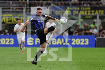 2022-08-20 - Milan Skriniar of FC Internazionale in action during the Serie A 2022/23 football match between FC Internazionale and Spezia Calcio at Giuseppe Meazza Stadium, Milan, Italy on August 20, 2022 - INTER - FC INTERNAZIONALE VS SPEZIA CALCIO - ITALIAN SERIE A - SOCCER