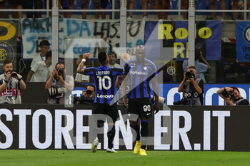 2022-08-20 - Lautaro Martinez of FC Internazionale celebrates after scoring a goal during the Serie A 2022/23 football match between FC Internazionale and Spezia Calcio at Giuseppe Meazza Stadium, Milan, Italy on August 20, 2022 - INTER - FC INTERNAZIONALE VS SPEZIA CALCIO - ITALIAN SERIE A - SOCCER