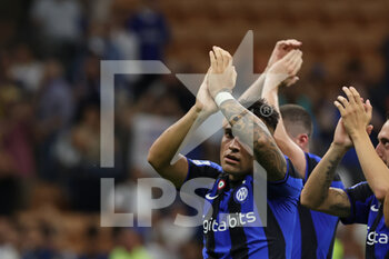 2022-08-20 - Lautaro Martinez of FC Internazionale celebrates the victory at the end of the match during the Serie A 2022/23 football match between FC Internazionale and Spezia Calcio at Giuseppe Meazza Stadium, Milan, Italy on August 20, 2022 - INTER - FC INTERNAZIONALE VS SPEZIA CALCIO - ITALIAN SERIE A - SOCCER
