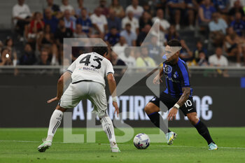 2022-08-20 - Lautaro Martinez of FC Internazionale in action during the Serie A 2022/23 football match between FC Internazionale and Spezia Calcio at Giuseppe Meazza Stadium, Milan, Italy on August 20, 2022 - INTER - FC INTERNAZIONALE VS SPEZIA CALCIO - ITALIAN SERIE A - SOCCER