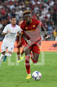 2022-08-22 - Tammy Abraham (AS Roma) during the Italian Football Championship League A 2022/2023 match between AS Roma vs US Cremonese at the Olimpic Stadium in Rome  on 22 August 2022. - AS ROMA VS US CREMONESE - ITALIAN SERIE A - SOCCER