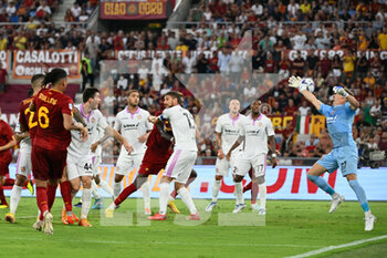 2022-08-22 - Chris Smalling (AS Roma) goal 1-0 during the Italian Football Championship League A 2022/2023 match between AS Roma vs US Cremonese at the Olimpic Stadium in Rome  on 22 August 2022. - AS ROMA VS US CREMONESE - ITALIAN SERIE A - SOCCER