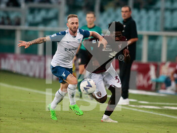 2022-08-20 - Ola Aina of Torino Fc and Manuel Lazzari of Ss Lazio during the Italian Serie A football match between Torino Fc and Ss Lazio, on August 20, 2022 at Stadio Olimpico Grande Torino in Turin, Italy. Photo Nderim Kaceli - TORINO FC VS SS LAZIO - ITALIAN SERIE A - SOCCER