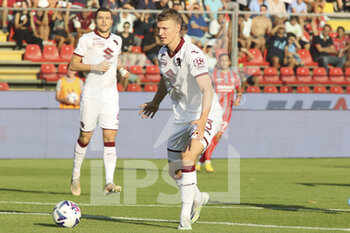 2022-08-27 - Perr Schuurs of Torino FC play the ball during US Cremonese vs Torino FC, 3° Serie A Tim 2022-23 game at Giovanni Zini Stadium in Cremona (CR), Italy, on August 27, 2022. - US CREMONESE VS TORINO FC - ITALIAN SERIE A - SOCCER