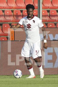 2022-08-27 - Ola Aina of Torino FC during US Cremonese vs Torino FC, 3° Serie A Tim 2022-23 game at Giovanni Zini Stadium in Cremona (CR), Italy, on August 27, 2022. - US CREMONESE VS TORINO FC - ITALIAN SERIE A - SOCCER