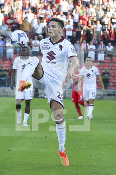2022-08-27 - Samuele Ricci of Torino FC play the ball during US Cremonese vs Torino FC, 3° Serie A Tim 2022-23 game at Giovanni Zini Stadium in Cremona (CR), Italy, on August 27, 2022. - US CREMONESE VS TORINO FC - ITALIAN SERIE A - SOCCER