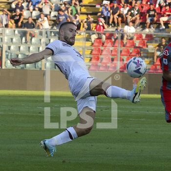 2022-08-27 - Nikola Vlasic of Torino FC play the ball during US Cremonese vs Torino FC, 3° Serie A Tim 2022-23 game at Giovanni Zini Stadium in Cremona (CR), Italy, on August 27, 2022. - US CREMONESE VS TORINO FC - ITALIAN SERIE A - SOCCER