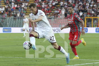 2022-08-27 - Mergim Vojvoda of Torino FC play the ball during US Cremonese vs Torino FC, 3° Serie A Tim 2022-23 game at Giovanni Zini Stadium in Cremona (CR), Italy, on August 27, 2022. - US CREMONESE VS TORINO FC - ITALIAN SERIE A - SOCCER