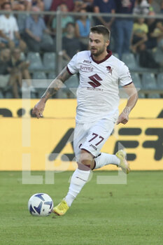 2022-08-27 - Karol Linetty of Torino FC play the ball during US Cremonese vs Torino FC, 3° Serie A Tim 2022-23 game at Giovanni Zini Stadium in Cremona (CR), Italy, on August 27, 2022. - US CREMONESE VS TORINO FC - ITALIAN SERIE A - SOCCER