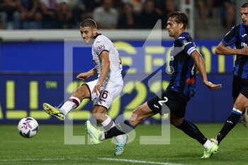 2022-09-01 - Nikola Vlasic of Torino FC shoots the ball  - ATALANTA BC VS TORINO FC - ITALIAN SERIE A - SOCCER