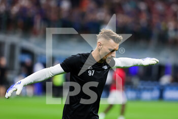 2022-08-30 - Ionut Radu of US Cremonese warms up during the Serie A 2022/23 football match between FC Internazionale and US Cremonese at Giuseppe Meazza Stadium, Milan, Italy on August 30, 2022 - INTER - FC INTERNAZIONALE VS US CREMONESE - ITALIAN SERIE A - SOCCER