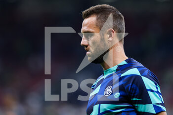 2022-08-30 - Stefan De Vrij of FC Internazionale looks on during the Serie A 2022/23 football match between FC Internazionale and US Cremonese at Giuseppe Meazza Stadium, Milan, Italy on August 30, 2022 - INTER - FC INTERNAZIONALE VS US CREMONESE - ITALIAN SERIE A - SOCCER