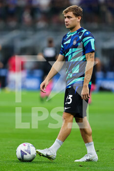 2022-08-30 - Nicolo Barella of FC Internazionale warms up during the Serie A 2022/23 football match between FC Internazionale and US Cremonese at Giuseppe Meazza Stadium, Milan, Italy on August 30, 2022 - INTER - FC INTERNAZIONALE VS US CREMONESE - ITALIAN SERIE A - SOCCER