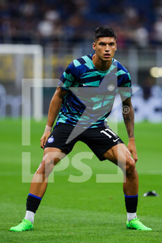 2022-08-30 - Joaquin Correa of FC Internazionale warms up during the Serie A 2022/23 football match between FC Internazionale and US Cremonese at Giuseppe Meazza Stadium, Milan, Italy on August 30, 2022 - INTER - FC INTERNAZIONALE VS US CREMONESE - ITALIAN SERIE A - SOCCER