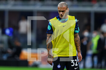 2022-08-30 - Federico Dimarco of FC Internazionale warms up during the Serie A 2022/23 football match between FC Internazionale and US Cremonese at Giuseppe Meazza Stadium, Milan, Italy on August 30, 2022 - INTER - FC INTERNAZIONALE VS US CREMONESE - ITALIAN SERIE A - SOCCER