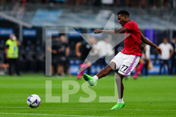 2022-08-30 - David Okereke of US Cremonese warms up during the Serie A 2022/23 football match between FC Internazionale and US Cremonese at Giuseppe Meazza Stadium, Milan, Italy on August 30, 2022 - INTER - FC INTERNAZIONALE VS US CREMONESE - ITALIAN SERIE A - SOCCER
