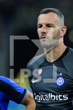 2022-08-30 - Samir Handanovic of FC Internazionale looks on during the Serie A 2022/23 football match between FC Internazionale and US Cremonese at Giuseppe Meazza Stadium, Milan, Italy on August 30, 2022 - INTER - FC INTERNAZIONALE VS US CREMONESE - ITALIAN SERIE A - SOCCER