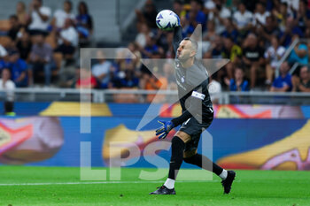 2022-08-30 - Samir Handanovic of FC Internazionale in action during the Serie A 2022/23 football match between FC Internazionale and US Cremonese at Giuseppe Meazza Stadium, Milan, Italy on August 30, 2022 - INTER - FC INTERNAZIONALE VS US CREMONESE - ITALIAN SERIE A - SOCCER