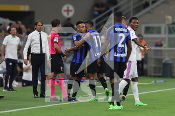 2022-08-30 - Joaquin Correa of FC Internazionale leaves the pitch for Lautaro Martinez of FC Internazionale during the Serie A 2022/23 football match between FC Internazionale and US Cremonese at Giuseppe Meazza Stadium, Milan, Italy on August 30, 2022 - INTER - FC INTERNAZIONALE VS US CREMONESE - ITALIAN SERIE A - SOCCER