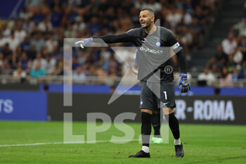 2022-08-30 - Samir Handanovic of FC Internazionale gestures during the Serie A 2022/23 football match between FC Internazionale and US Cremonese at Giuseppe Meazza Stadium, Milan, Italy on August 30, 2022 - INTER - FC INTERNAZIONALE VS US CREMONESE - ITALIAN SERIE A - SOCCER