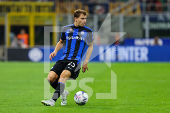 2022-08-30 - Nicolo Barella of FC Internazionale in action during the Serie A 2022/23 football match between FC Internazionale and US Cremonese at Giuseppe Meazza Stadium, Milan, Italy on August 30, 2022 - INTER - FC INTERNAZIONALE VS US CREMONESE - ITALIAN SERIE A - SOCCER