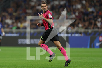 2022-08-30 - Referee Francesco Fourneau in action during the Serie A 2022/23 football match between FC Internazionale and US Cremonese at Giuseppe Meazza Stadium, Milan, Italy on August 30, 2022 - INTER - FC INTERNAZIONALE VS US CREMONESE - ITALIAN SERIE A - SOCCER