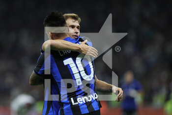 2022-08-30 - Lautaro Martinez of FC Internazionale celebrates after scoring a goal with Nicolo Barella of FC Internazionale during the Serie A 2022/23 football match between FC Internazionale and US Cremonese at Giuseppe Meazza Stadium, Milan, Italy on August 30, 2022 - INTER - FC INTERNAZIONALE VS US CREMONESE - ITALIAN SERIE A - SOCCER