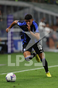 2022-08-30 - Raoul Bellanova of FC Internazionale in action during the Serie A 2022/23 football match between FC Internazionale and US Cremonese at Giuseppe Meazza Stadium, Milan, Italy on August 30, 2022 - INTER - FC INTERNAZIONALE VS US CREMONESE - ITALIAN SERIE A - SOCCER