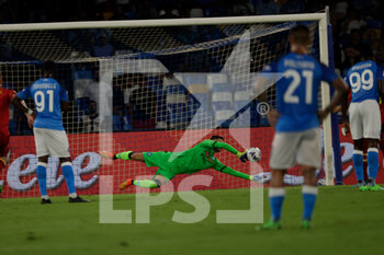 2022-08-31 - Alex Meret of Napoli   saves  a penalty - SSC NAPOLI VS US LECCE - ITALIAN SERIE A - SOCCER