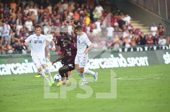 2022-09-05 - Alberto Grassi of Empoli FC and Tonny Vilhena of US Salernitana  competes for the ball with  during the Serie A match between US Salernitana 1919 and FC Empoli  at Stadio Arechi   - US SALERNITANA VS EMPOLI FC - ITALIAN SERIE A - SOCCER