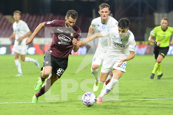2022-09-05 - Antonio Candreva of US Salernitana and Fabiano Parisi of Empoli FC   competes for the ball with  during the Serie A match between US Salernitana 1919 and FC Empoli  at Stadio Arechi   - US SALERNITANA VS EMPOLI FC - ITALIAN SERIE A - SOCCER